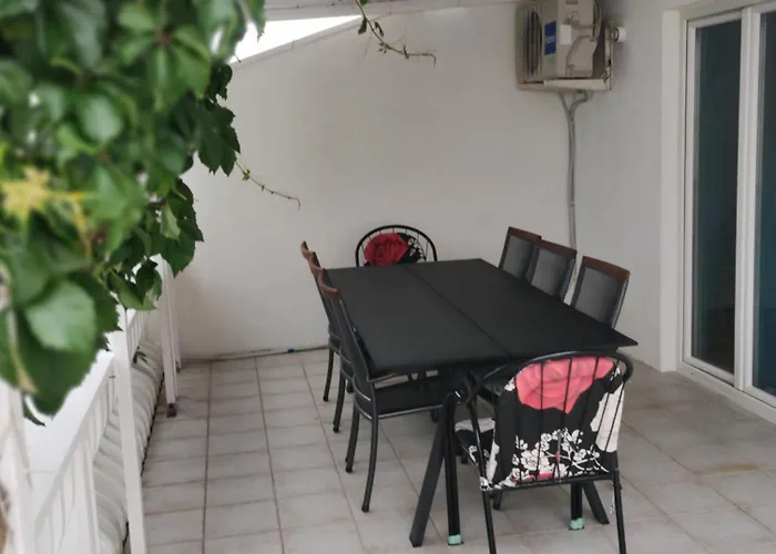 Goga Apartment Vir